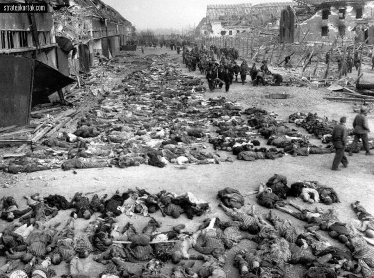 Nazi Katliamlarından Geriye Kalan 11 Fotoğraf