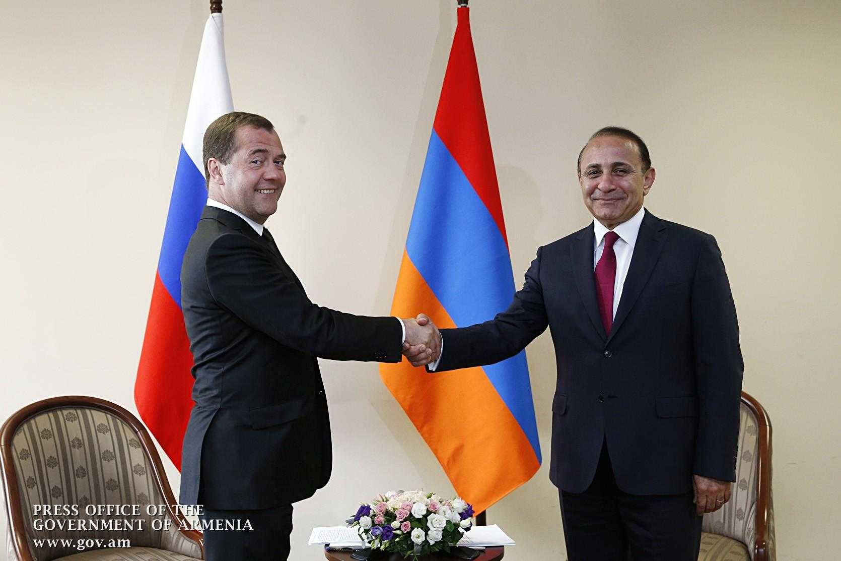 Rusya Başbakanı Medmedev ile Ermenistan Başbakanı Abrahamyan