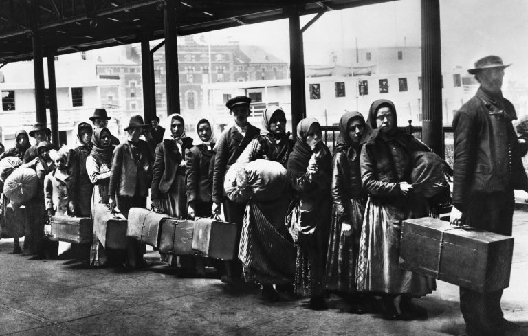 İki Almanya ve Türk İşçiler