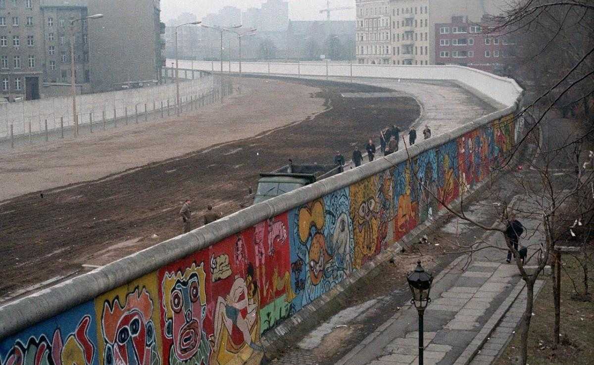 berlin duvarı yıkılış tarihi
