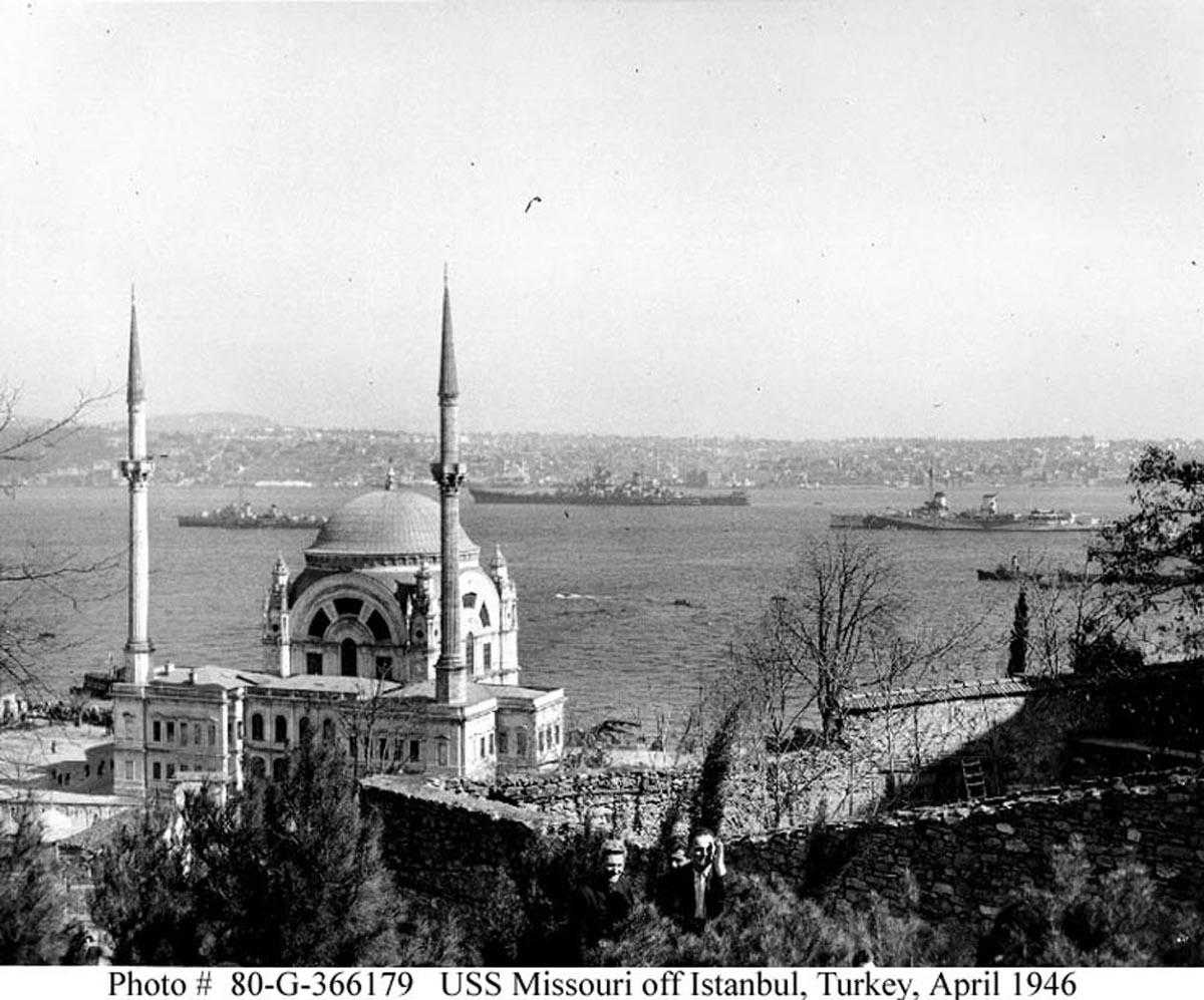 Missouri savaş gemisi İstanbul Boğazı'nda..