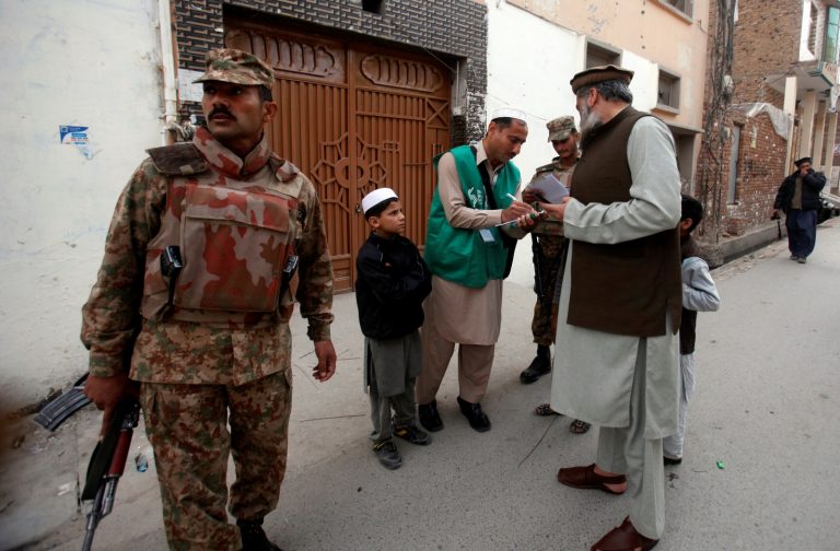 200 bin asker görevde: 18 Yıl Sonra Pakistan’da Nüfus Sayımı