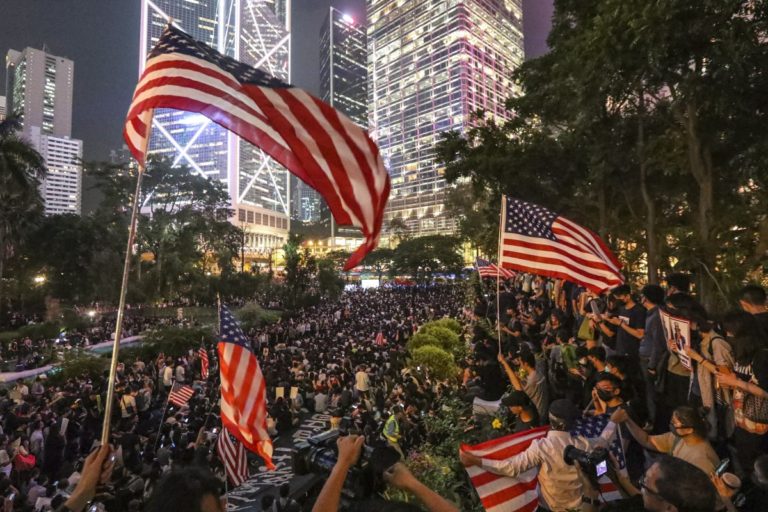 Hong Kong Seçimlerinin Galibi Çin Karşıtları Oldu