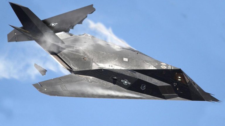 ‘Düşürülemez’ Denilerek Korku Salınan F-117 Nighthawk’ın Hikayesi