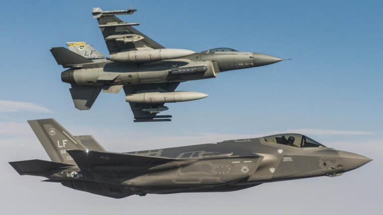 F-16 ile F-35 Kıyaslaması: Hangisi Daha İyi?